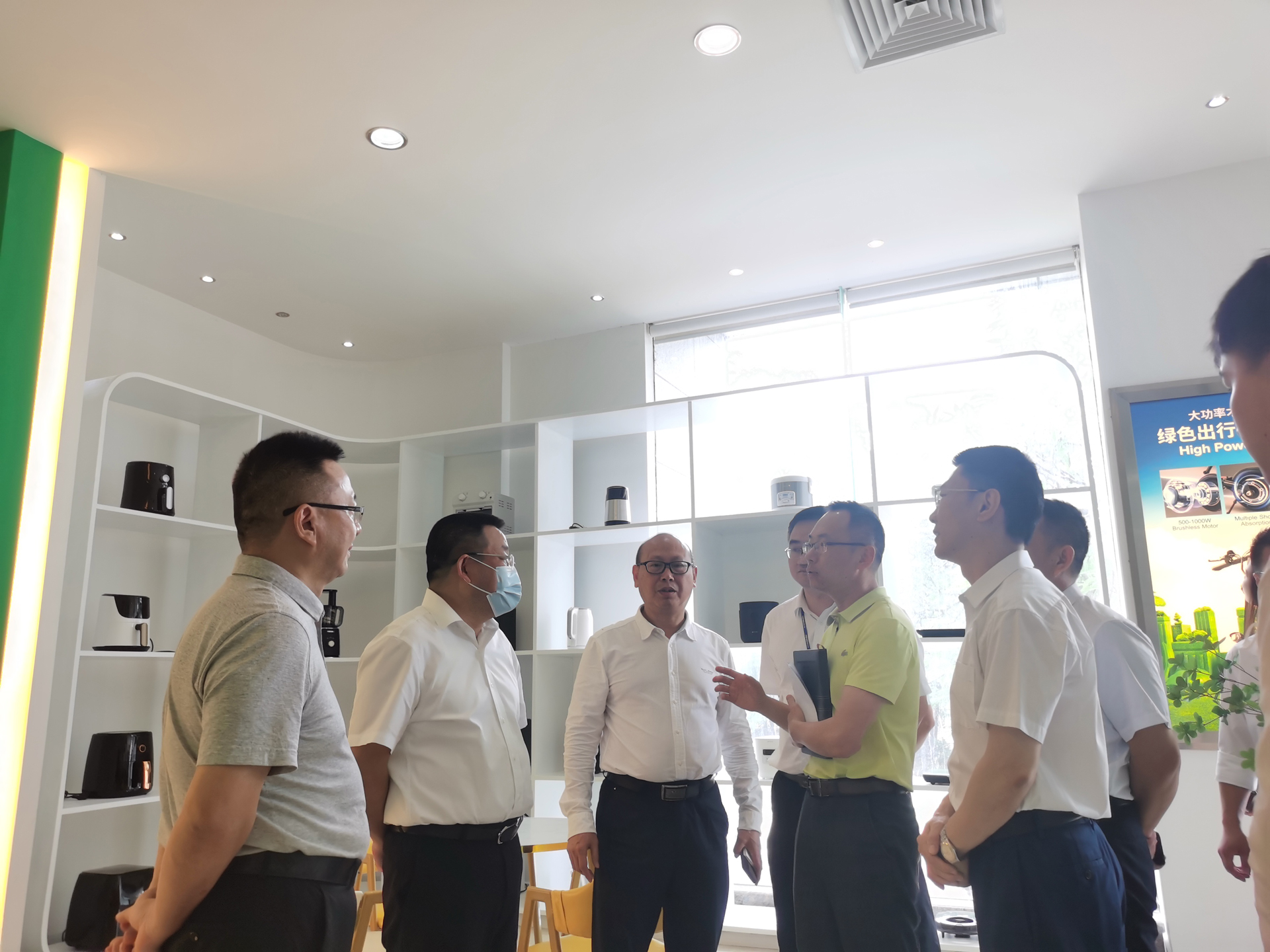 热烈欢迎佛山市南海区区委顾书记一行莅临朝野医疗集团参观指导工作
